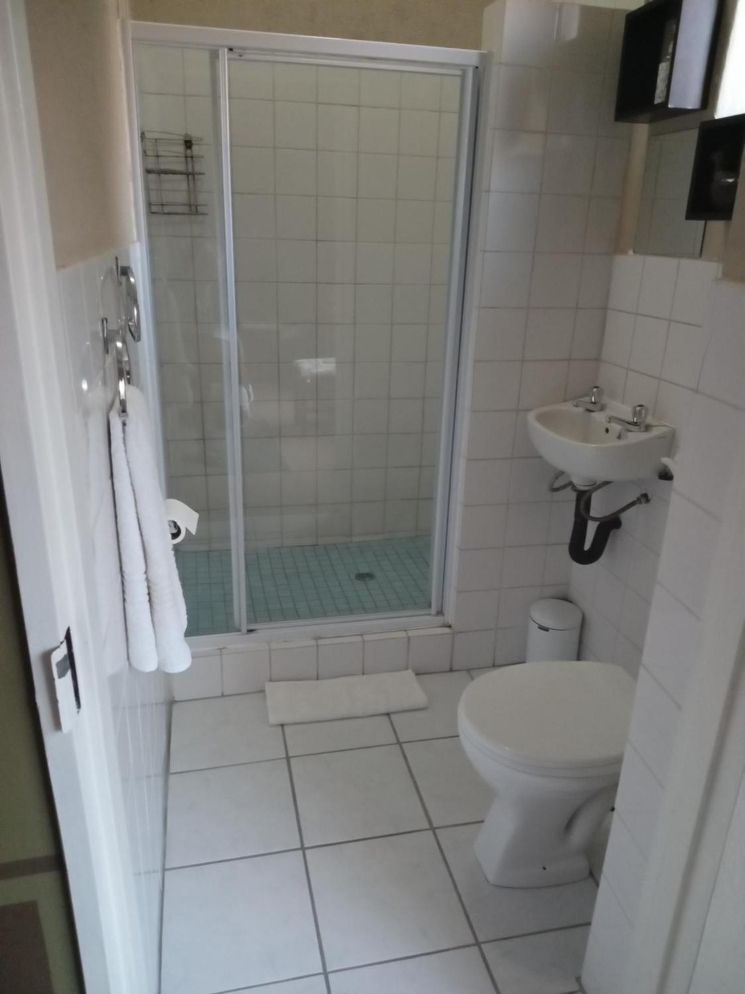 Ashtree Guesthouse Hanover Bagian luar foto