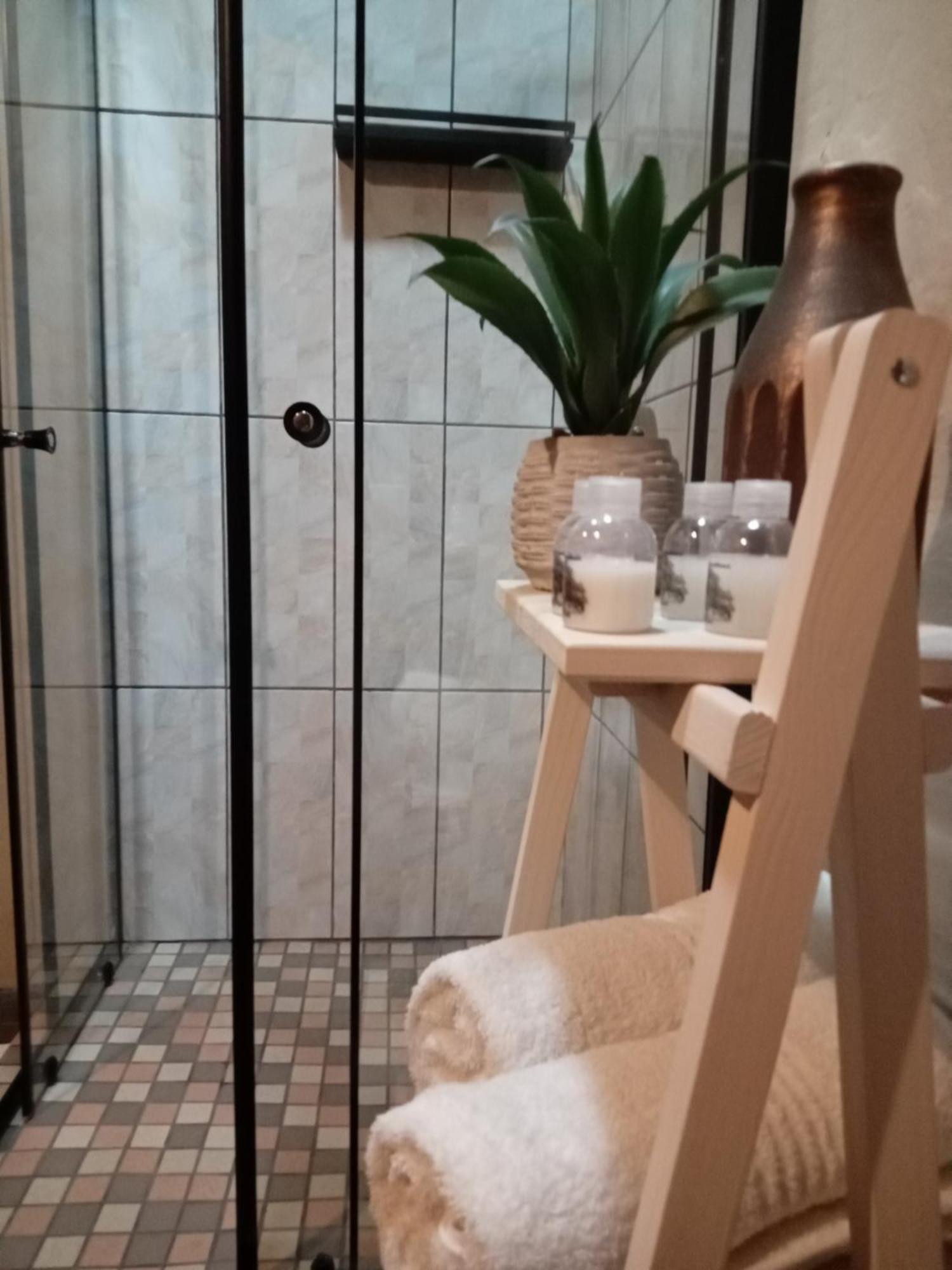 Ashtree Guesthouse Hanover Bagian luar foto